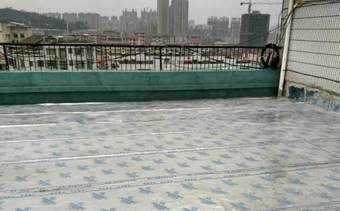 深圳屋頂漏水責(zé)任歸屬大揭秘！物業(yè)、開發(fā)商、業(yè)主到底誰買單？